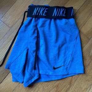 🌟 NIKE 🌟 SIZE SMALL 🌟 DRY FIT ATHLETIC SHORTS 🌟